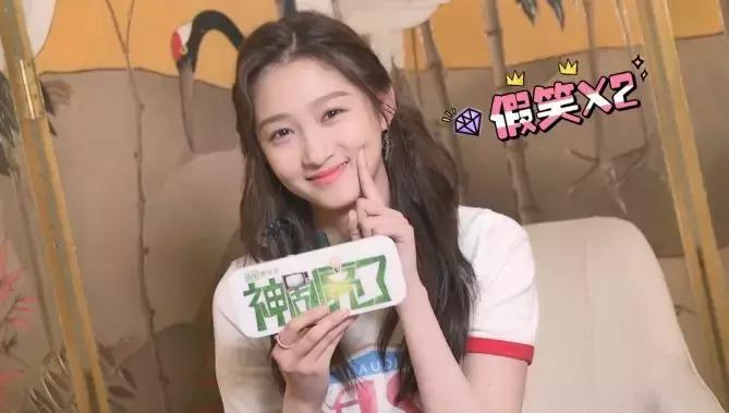 相声少女方宇现场释放撒娇卖萌少女心，对答红毯糗事笑翻全场