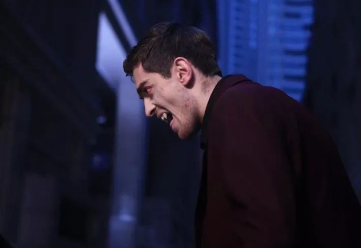 关于吸血鬼的最强科普，这篇文章+这部电影就够了！