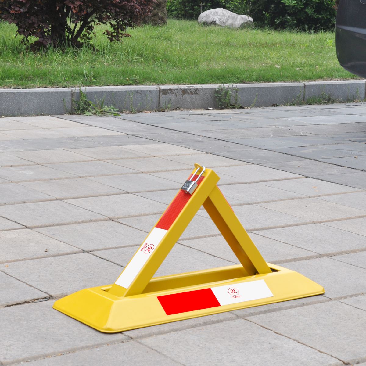 车位刚出来就被撞了怎么处理,车位停在路边被撞怎么处理