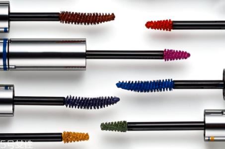 为什么画了下睫毛特别老 (为什么画一下眼睫毛老是画不好呢)