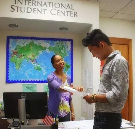 出国留学必读书目,出国前必须知道的8个禁忌要小心