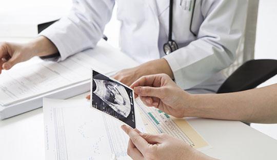 中期妊娠引产后孕妇坐月子,中期引产容易导致不孕吗