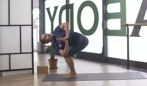 马甲线和什么搭配最好看,瘦马甲线怎么穿好看