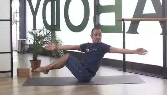 马甲线和什么搭配最好看,瘦马甲线怎么穿好看