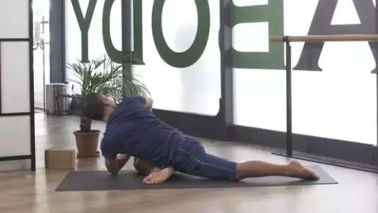 马甲线和什么搭配最好看,瘦马甲线怎么穿好看