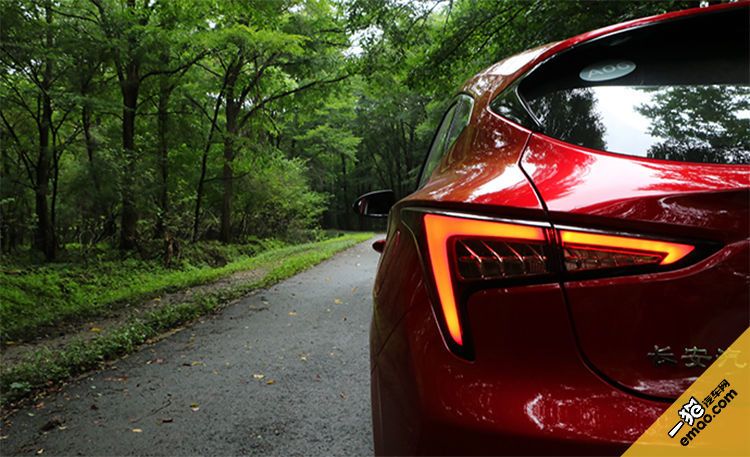 长安逸动xt和福特福克斯怎么选择,长安致尚xt和逸动xt有什么区别