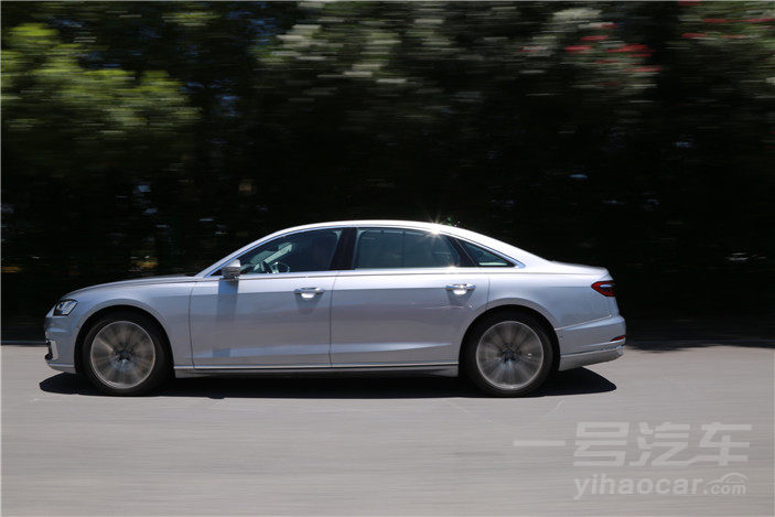 奥迪a8l60tfsiquattro试驾,奥迪a8l试驾视频55tfsi豪华