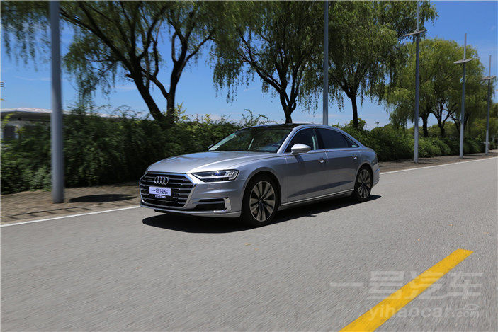 奥迪a8l60tfsiquattro试驾,奥迪a8l试驾视频55tfsi豪华