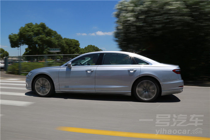 奥迪a8l60tfsiquattro试驾,奥迪a8l试驾视频55tfsi豪华