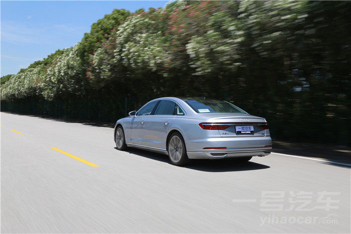 奥迪a8l60tfsiquattro试驾,奥迪a8l试驾视频55tfsi豪华