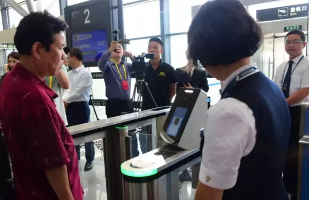 高铁票如何自助取票机取纸质票,高铁纸质票取票流程