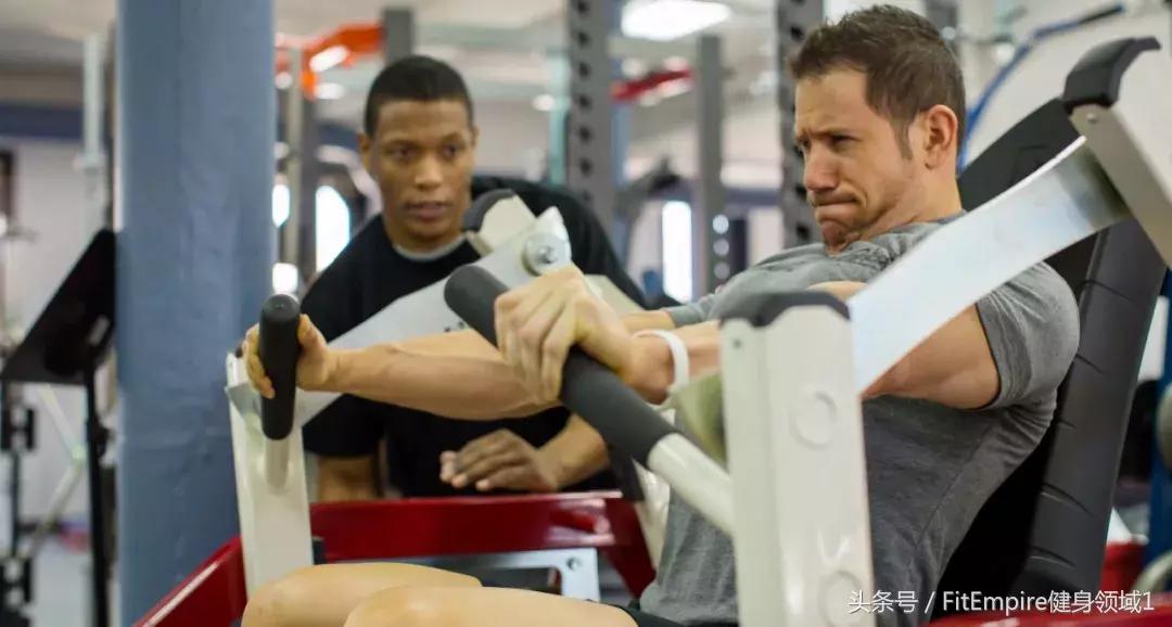 健身房固定器械推胸的机器叫什么,花样机改造