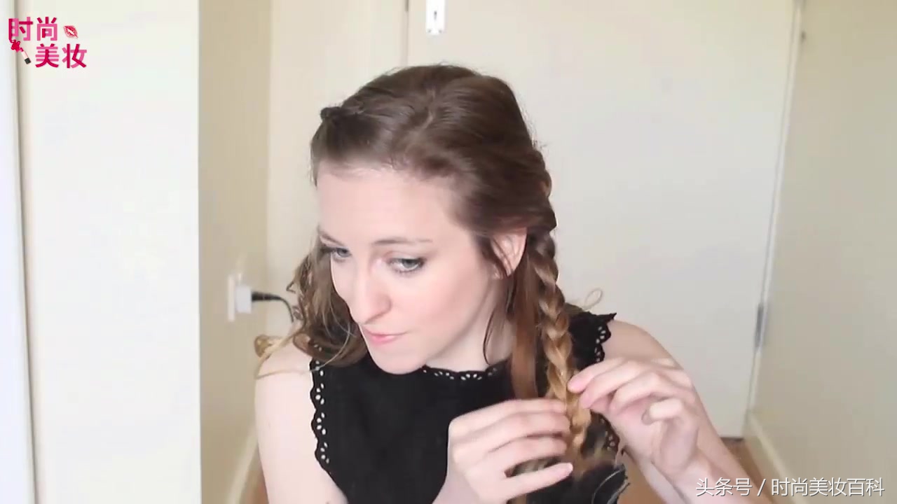 发顶两边辫子发型女2020流行发型,从正面看好看散着的辫子发型