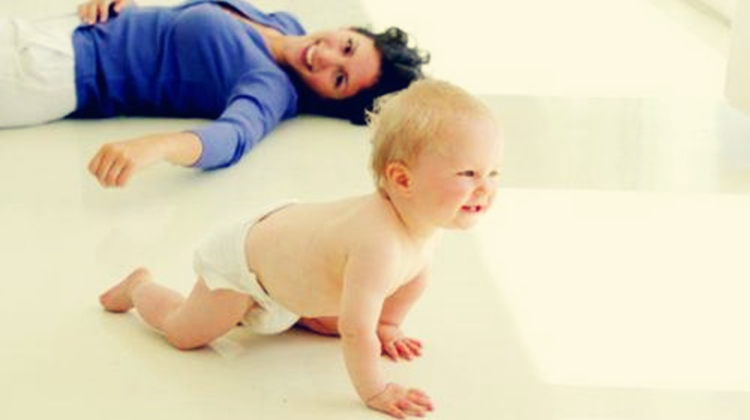 宝宝总是频繁触摸私处，当妈的看到要怎么办？