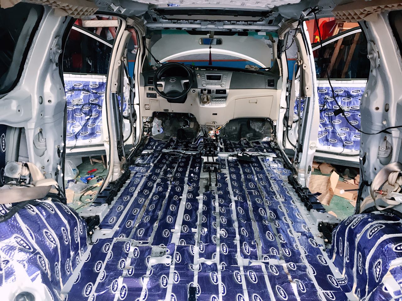 比亚迪m62013款2.0手动舒适型,比亚迪m6商务车性价比