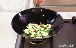 炒丝瓜容易变色怎么补救,炒丝瓜怎么会黑