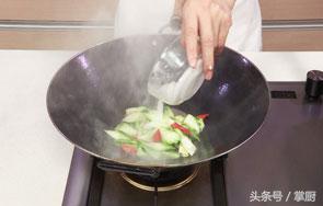 炒丝瓜容易变色怎么补救,炒丝瓜怎么会黑