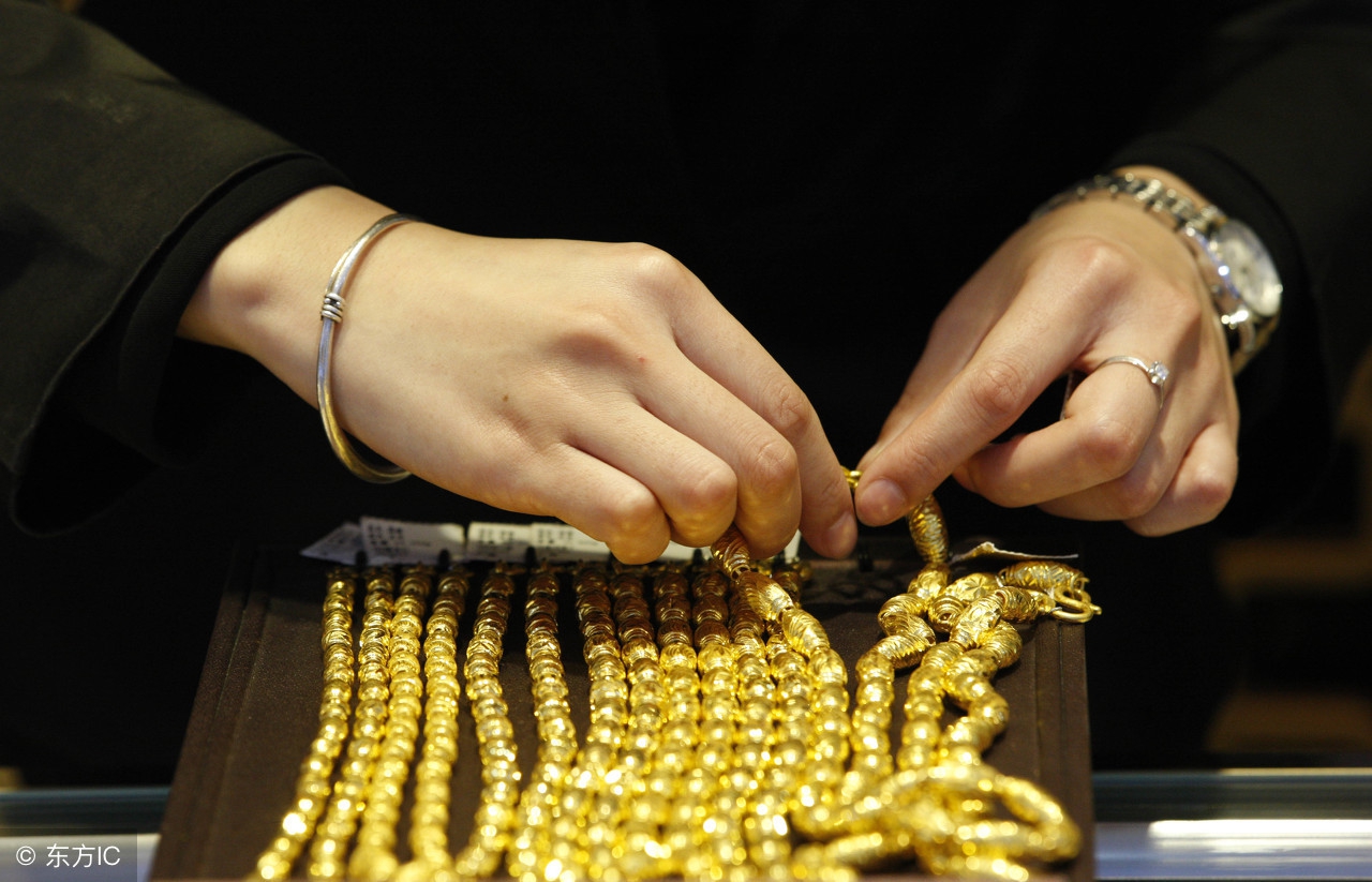 去金店怎么让店员当面验黄金真假,直播间买的999黄金怎么辨别真假