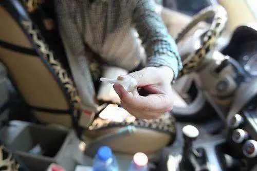 一个好人离毒贩有多远？