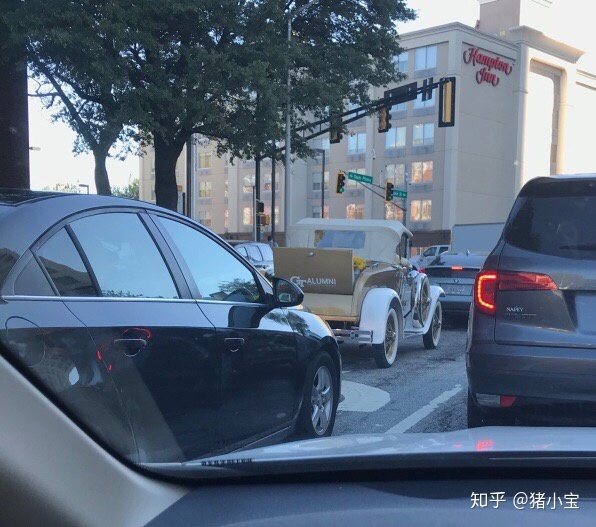 为什么美国有很多老车,国外老爷车能合法在国内上路吗