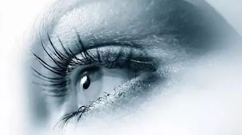 眼药水滴进眼睛怎么治疗,眼药水滴到瞳孔怎么办