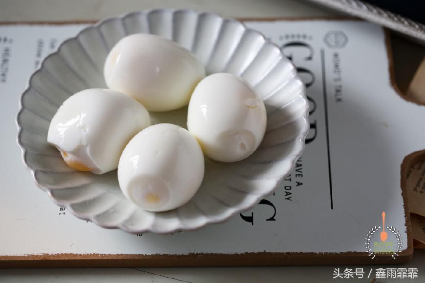 鸡蛋怎么煮蛋黄刚好可以流动,鸡蛋煮多久蛋黄会成型