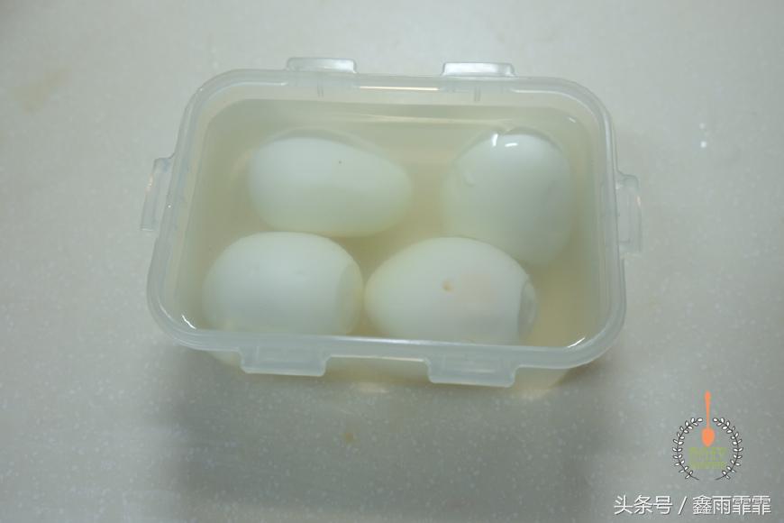 鸡蛋怎么煮蛋黄刚好可以流动,鸡蛋煮多久蛋黄会成型