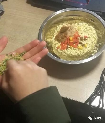 网友晒室友搞笑段子,室友糗事