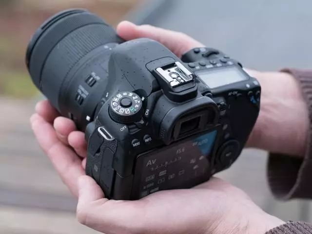 佳能全画幅微单和尼康全画幅微单,尼康和佳能入门级微单全画幅推荐