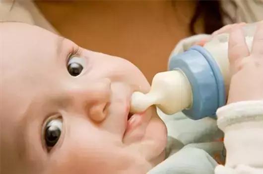 给宝宝选奶粉，很多妈妈第一步就走错了