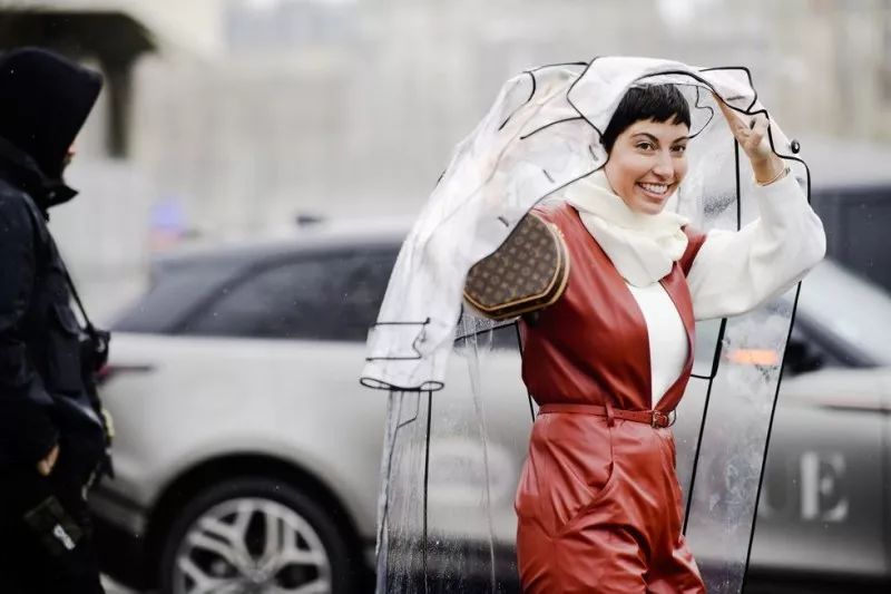 大半个时尚圈都在穿什么单品,半个时尚圈都在穿的泰迪熊外套