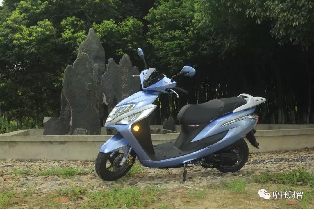 新大洲本田ex125踏板空间尺寸,新大洲本田2019款125踏板