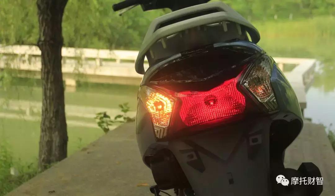 新大洲本田ex125踏板空间尺寸,新大洲本田2019款125踏板