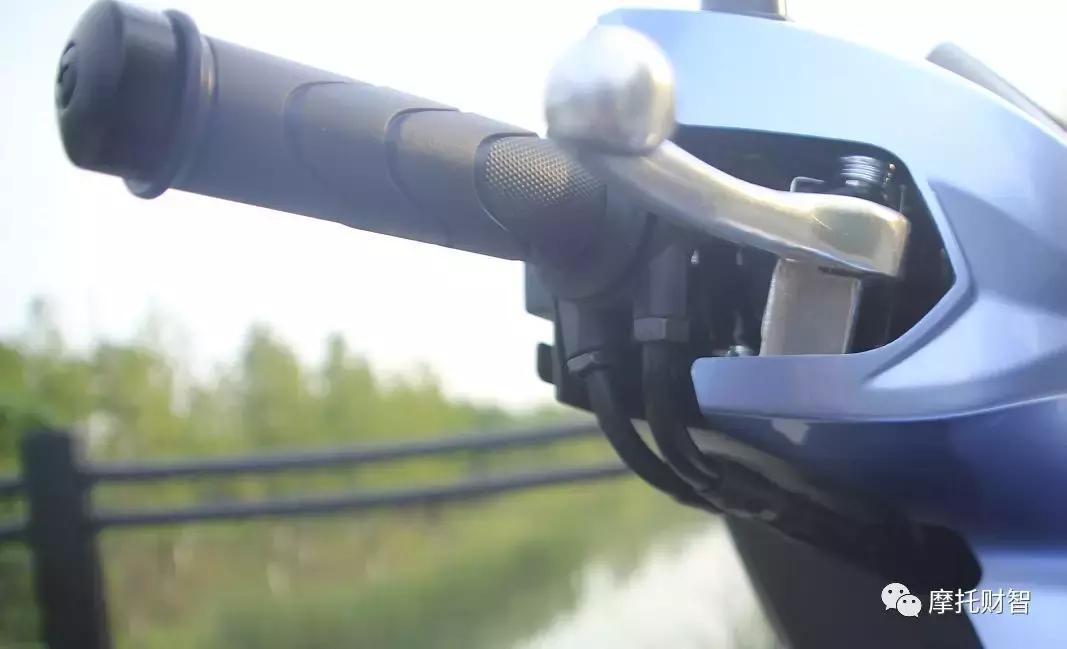 新大洲本田ex125踏板空间尺寸,新大洲本田2019款125踏板