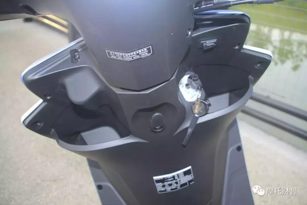 新大洲本田ex125踏板空间尺寸,新大洲本田2019款125踏板