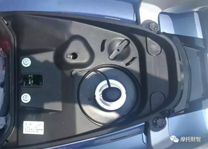 新大洲本田ex125踏板空间尺寸,新大洲本田2019款125踏板