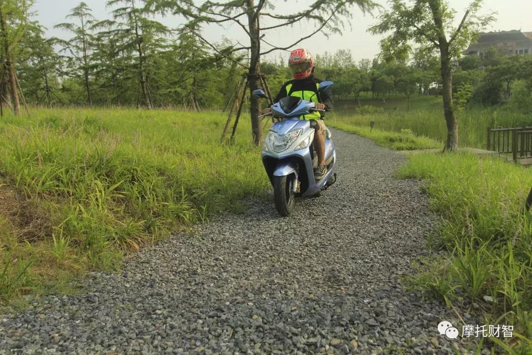 新大洲本田ex125踏板空间尺寸,新大洲本田2019款125踏板