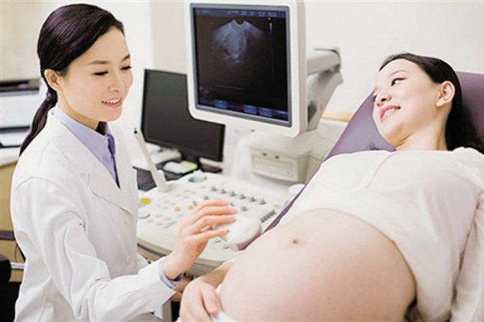 阴式B超实习生围观是否合理，网友表示：应该征求对方意见