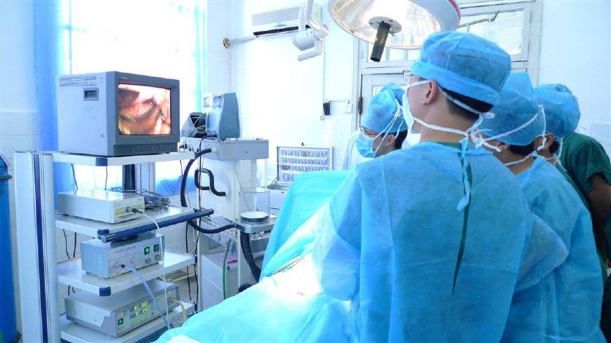 阴式B超实习生围观是否合理，网友表示：应该征求对方意见