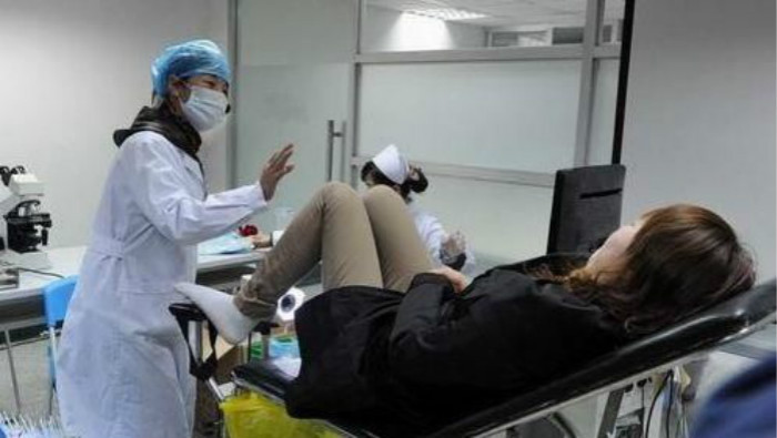 阴式B超实习生围观是否合理，网友表示：应该征求对方意见