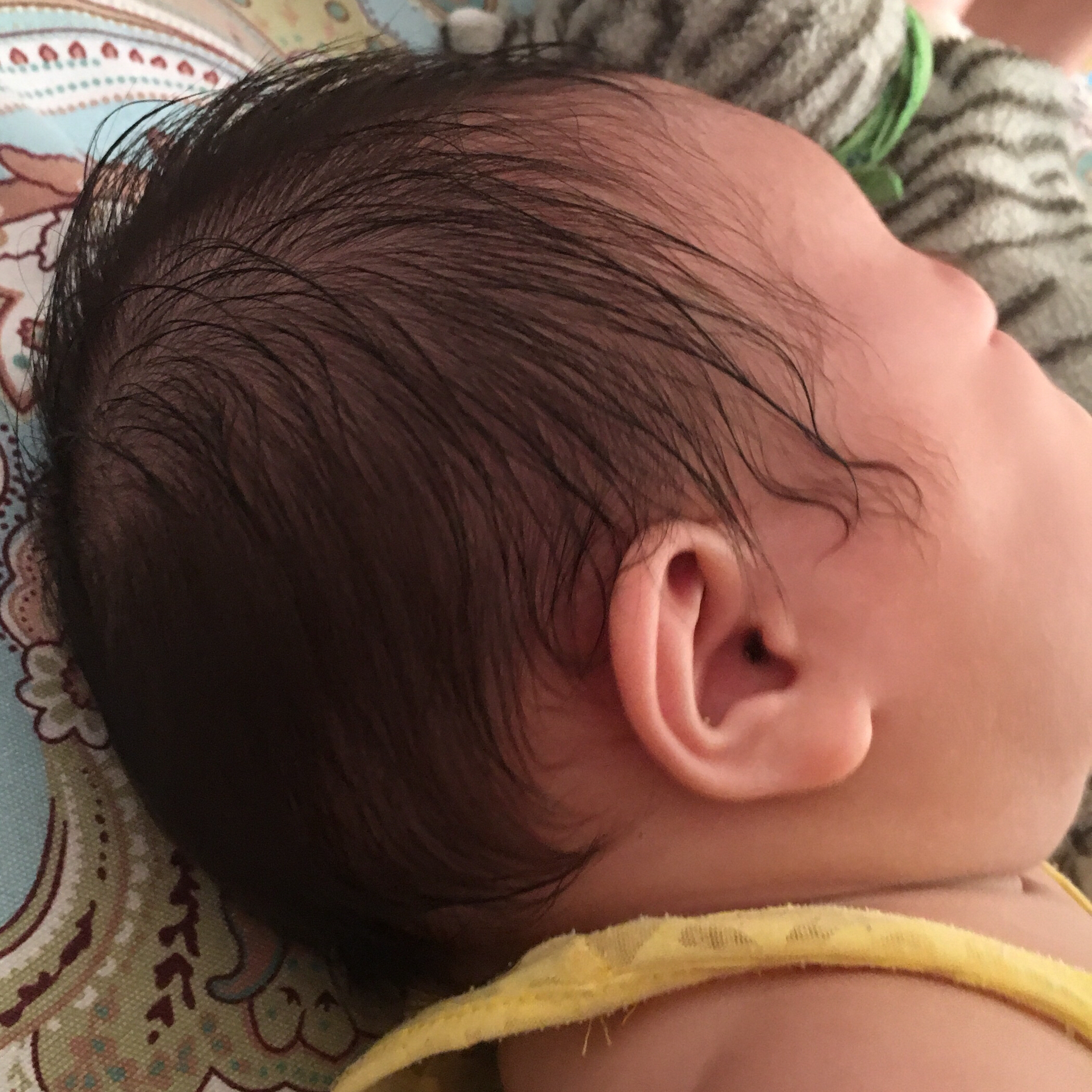 宝宝动不动就出很多汗是什么原因,宝宝总是一身冷汗