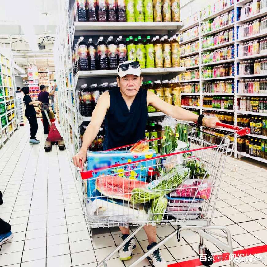 娱乐圈尊老爱幼的典范，他用实际行动诠释什么是尽善尽美