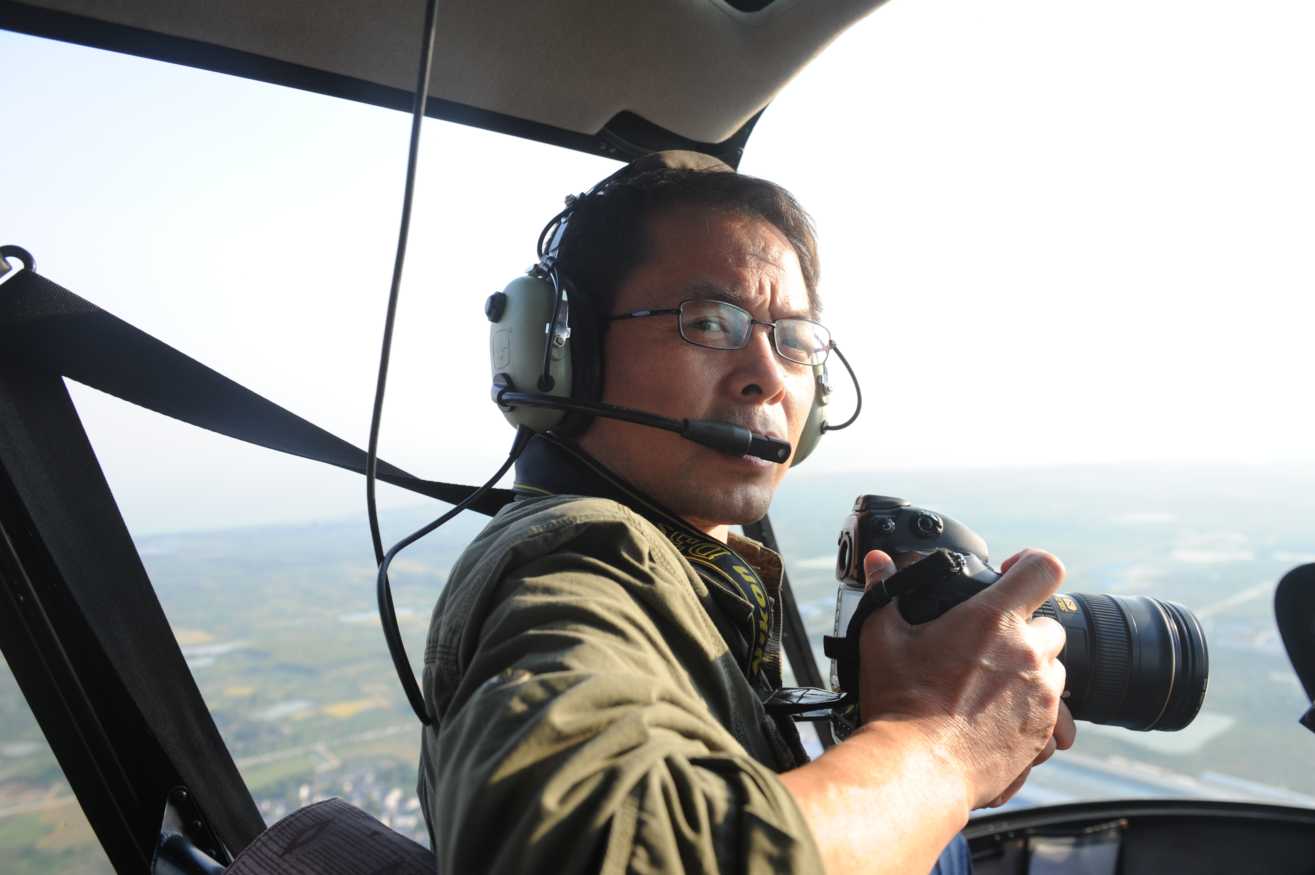 资深记者辞职专拍小人物,在头条获6亿流量,还用镜头解救了140个家庭