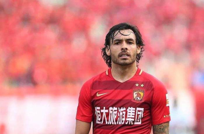 高拉特单刀被判越位视频,高拉特的越位进球