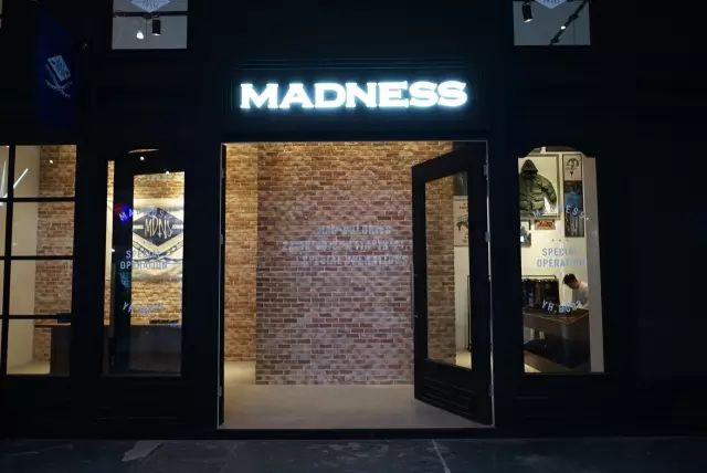 潮青恐惧：被鉴定成Fake,贩子说还在等清关；在这里我用原价买到至尊潮货