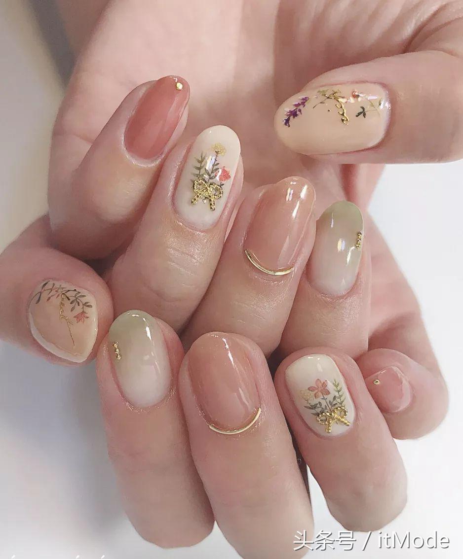 美甲夏天不要甲片推荐什么,短指甲手黑适合夏天的美甲