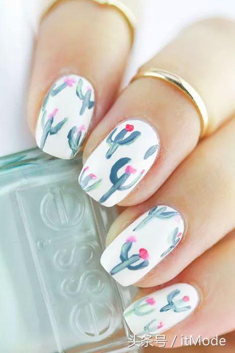 美甲夏天不要甲片推荐什么,短指甲手黑适合夏天的美甲