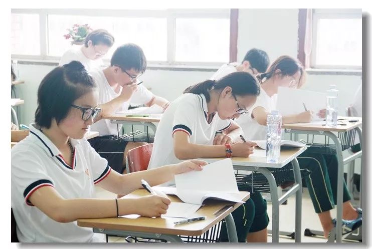 幼儿园哪个阶段的老师不好,幼儿园小学哪个老师好