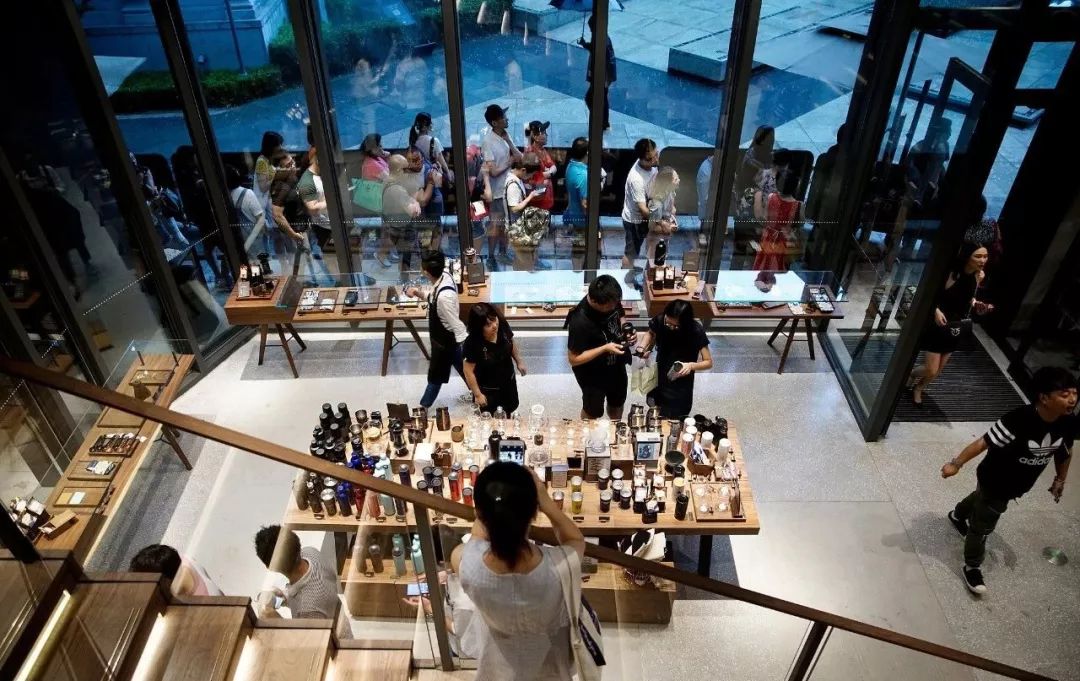 what？！星巴克可以点外卖了？网友：我们就是喜欢在店里拍照啊……