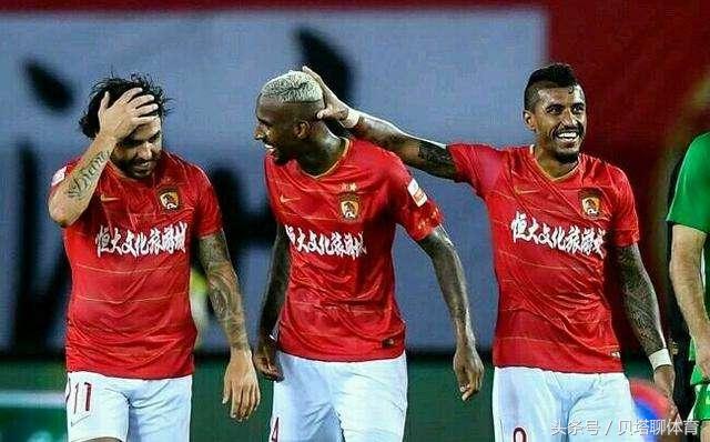 边裁不举旗主裁吹越位,边裁不举旗主裁吹犯规